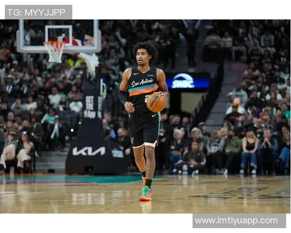 榜眼哈珀19分钟高效表现12中8砍下17分罚球状态稍逊仅中1球