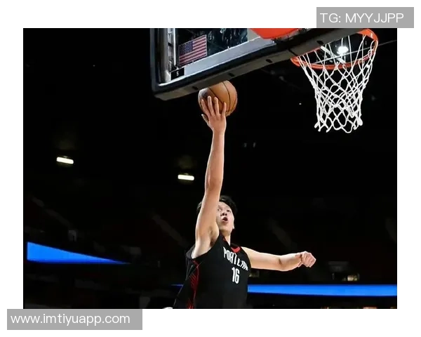 杨瀚森表现惊艳18分10篮板4助攻登上微博热搜榜第九引发热议